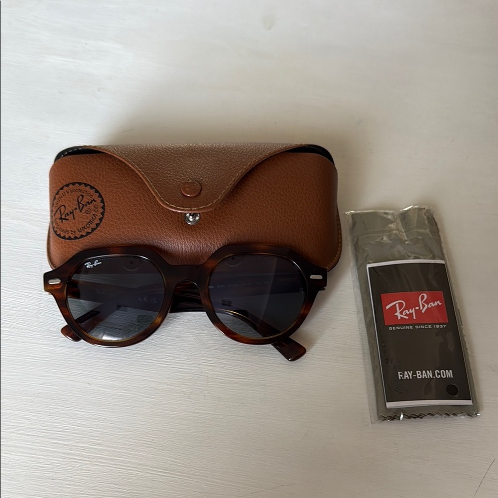 Ray-Ban Brown Tortoise Sunglasses with Case